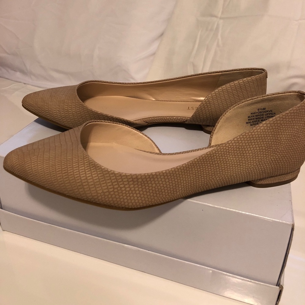 New without box tag! Nine West flats!